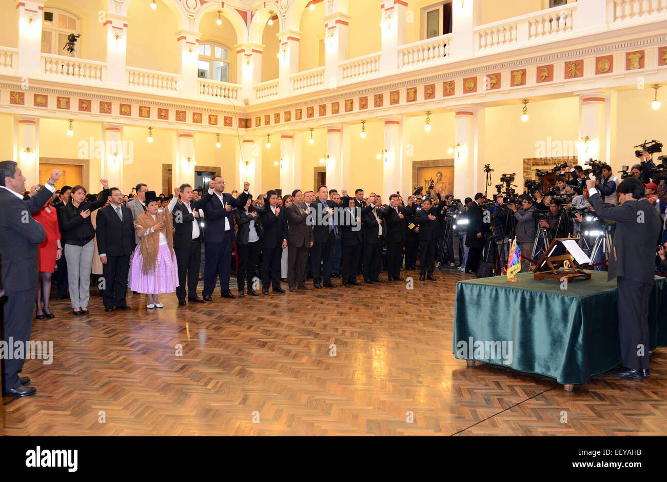 La Paz in Bolivia. 23 gen 2015. Il presidente boliviano Evo Morales (R) assiste ad una cerimonia di inaugurazione del suo nuovo armadio al palazzo del governo di La Paz, Bolivia, 23 gennaio, 2015. © Jose Lirauze/ABI/Xinhua/Alamy Live News Foto Stock