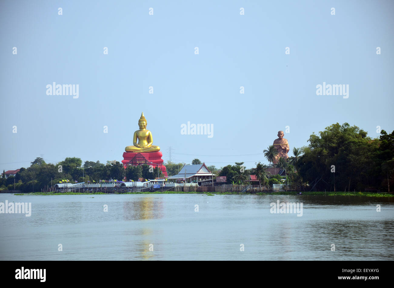 Wat Bot Tempio a Chao Phraya riverside in Pathum Thani Thailandia Foto Stock