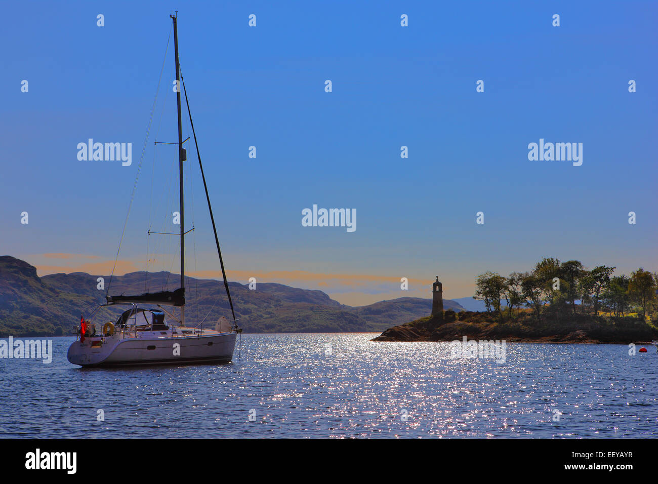 Bellezze naturali Caladh Porto nel Kyles of Bute su la costa ovest della Scozia in prima serata la luce. Foto Stock