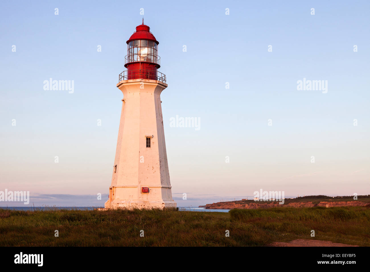 Canada, Nova Scotia e di Prince Edward Island, Faro contro il cielo chiaro Foto Stock