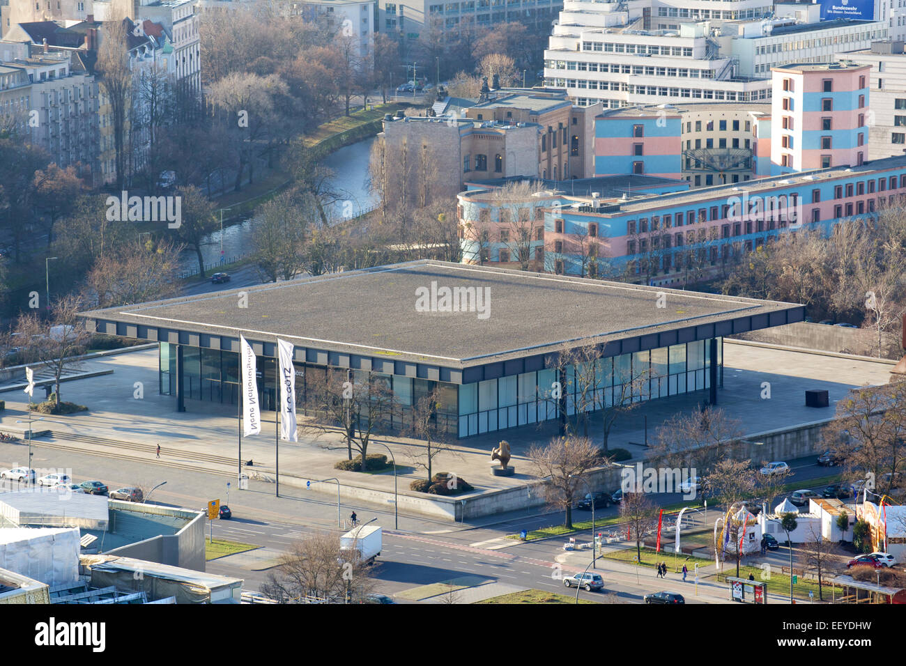 Mies van der Rohe's Neue Nationalgalerie di Berlino in Germania nel dicembre 2013. Foto Stock