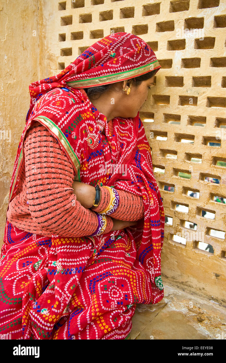 India Rajasthan, Jaipur, Ambra luogo e Fort, donna Foto Stock