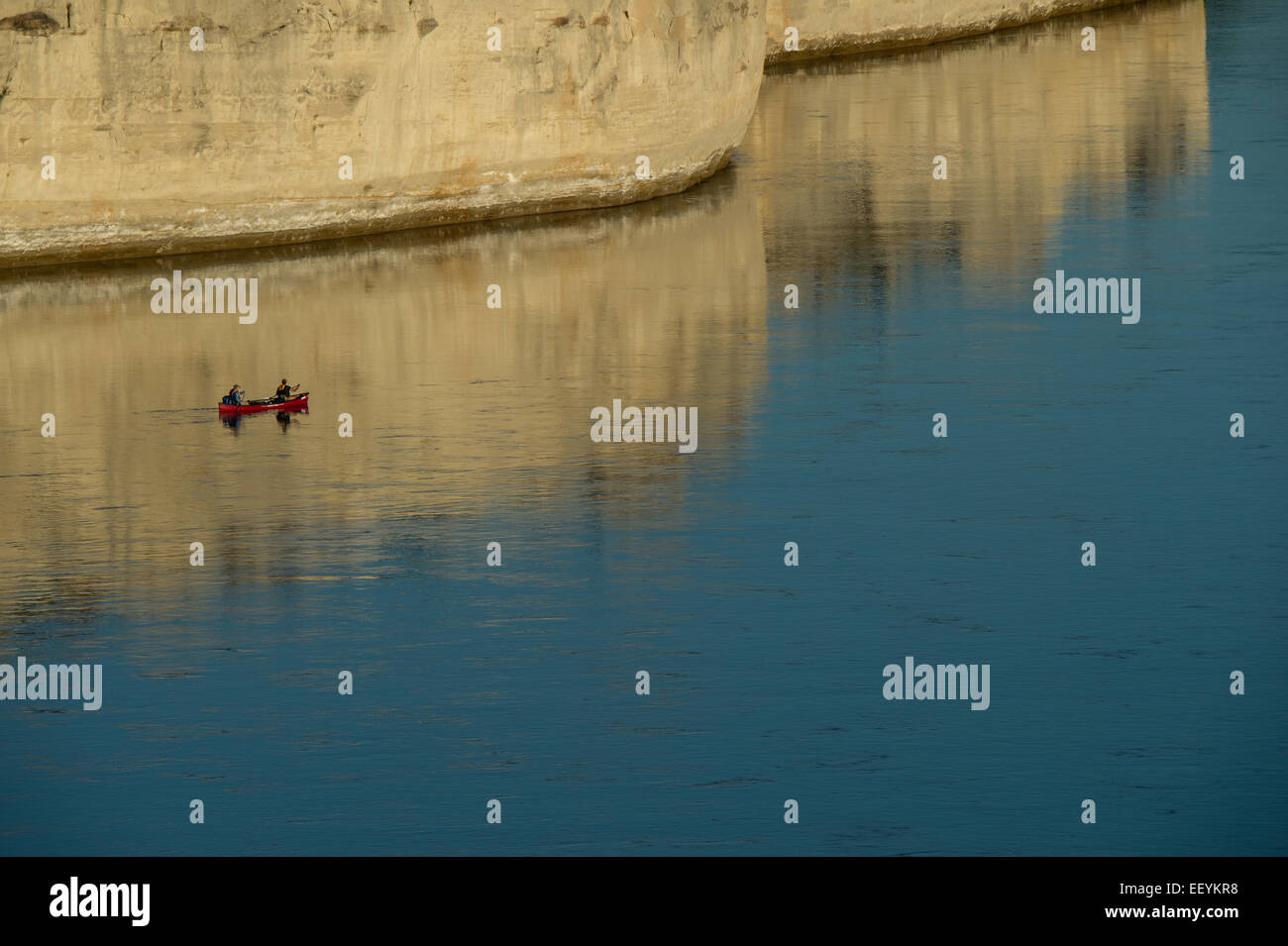 La parte superiore del fiume Missouri nel Montana è uno dei premier gite in canoa negli Stati Uniti. Essa è parte del National Wild e Scenic River System, e corre per 149 miglia attraverso uno spettacolare canyon incisi nel paese della prateria del Montana centrale. (Foto di Ami vitale) Foto Stock