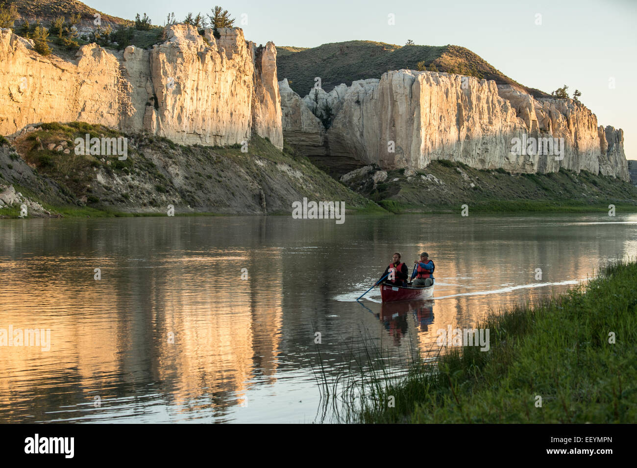 La parte superiore del fiume Missouri nel Montana è uno dei premier gite in canoa negli Stati Uniti. Essa è parte del National Wild e Scenic River System, e corre per 149 miglia attraverso uno spettacolare canyon incisi nel paese della prateria del Montana centrale. (Foto di Ami vitale) Foto Stock