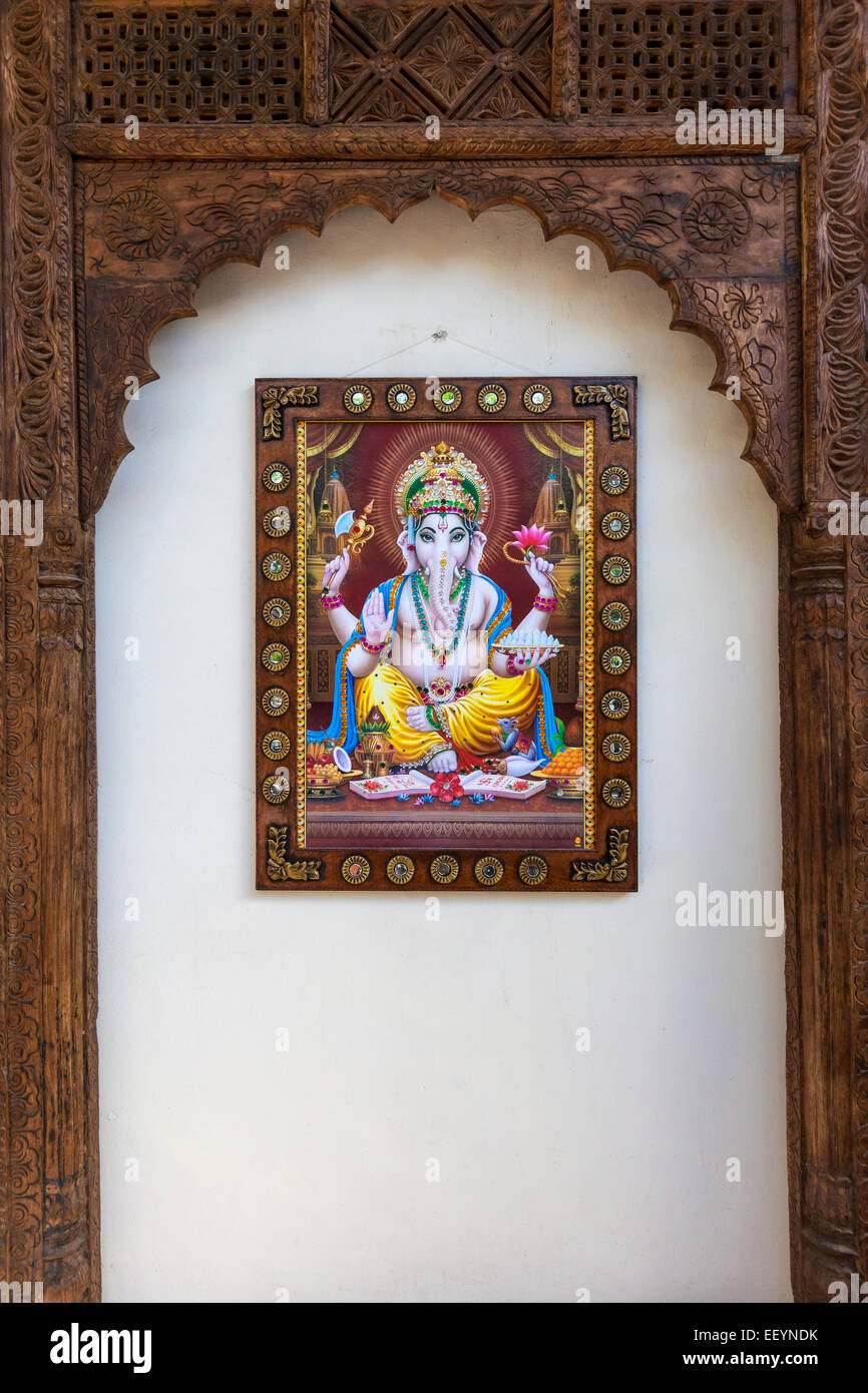 Dio indù Ganesha appeso al di fuori di un negozio di artigianato indiano e dell'arte. Playa del Carmen e Riviera Maya, Yucatan, Messico. Foto Stock