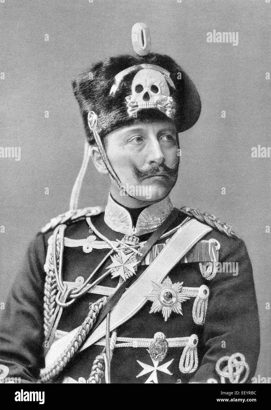Guglielmo II di Prussia, 1859 - 1941 come comandante Regimental indossando l'ussaro vestito completo uniforme, Imperatore Tedesco Foto Stock