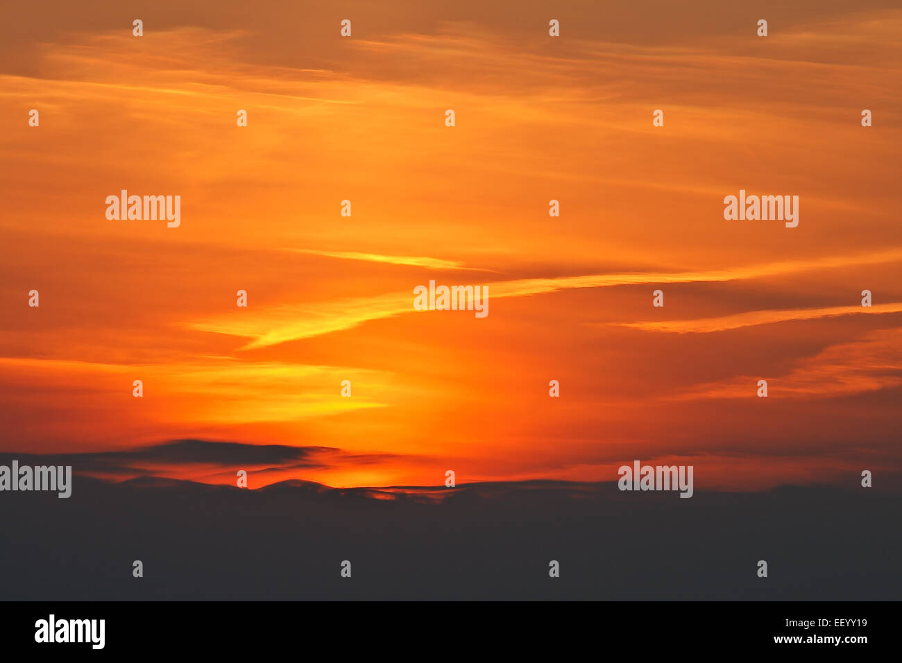 Il cielo appena prima del tramonto. Foto Stock
