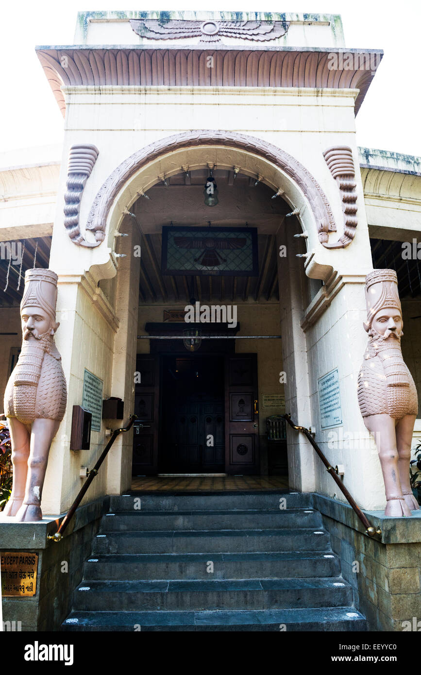 Fuoco zoroastriano tempio in Parsi colonia, Mumbai. Foto Stock