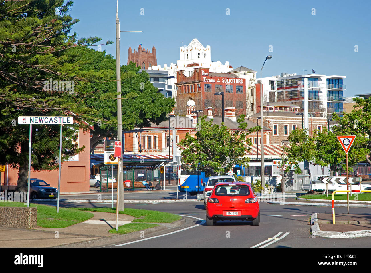 Il traffico nel centro della città di Newcastle, Nuovo Galles del Sud, Australia Foto Stock