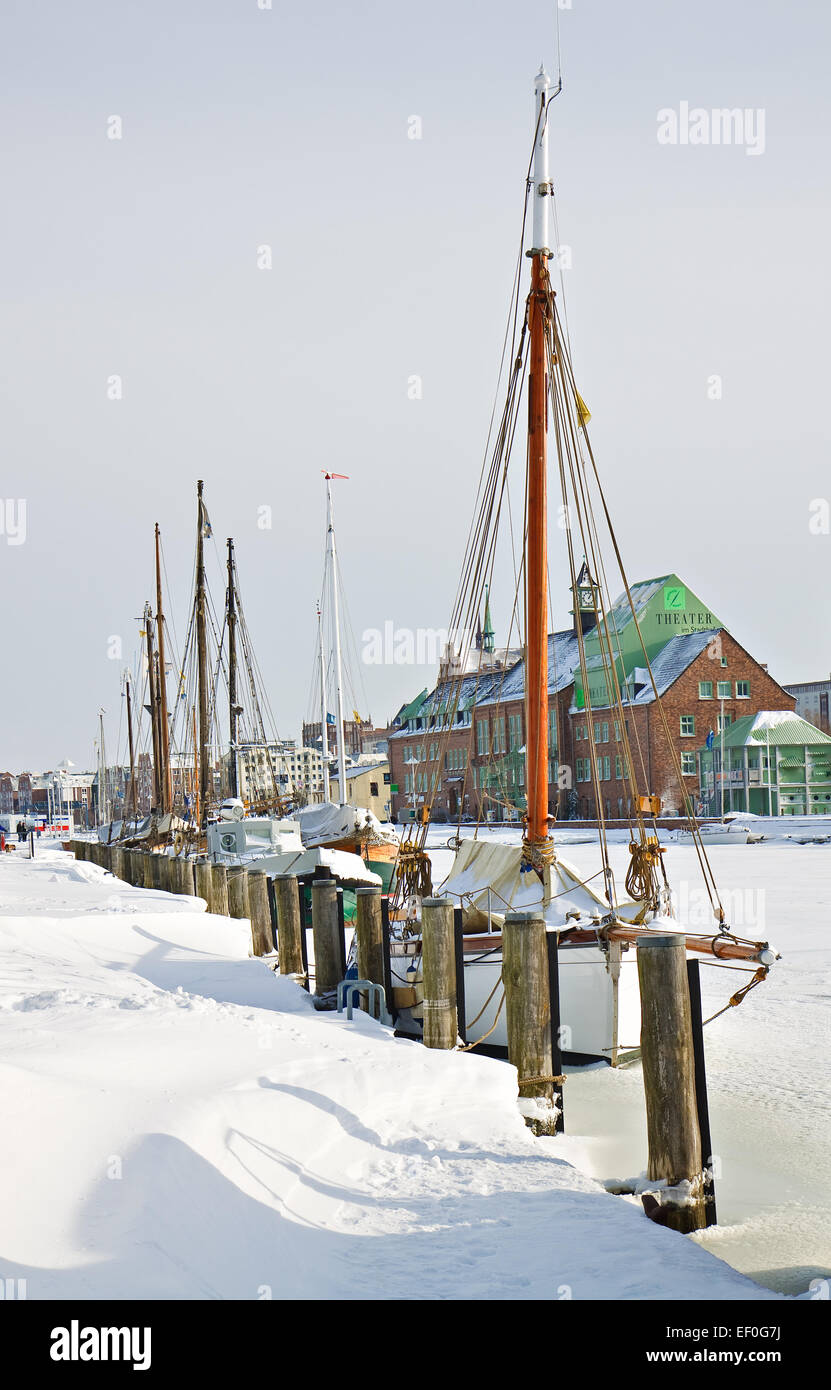Il porto della città di Rostock in inverno. Foto Stock
