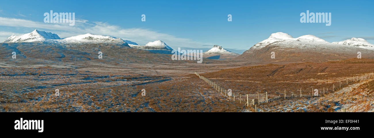 Panoramica di nevato Coigach che mostra Ben più Coigach, Beinn Tarsuinn, Beinn un Eoin, Stac Polladih e Cul Beag Foto Stock