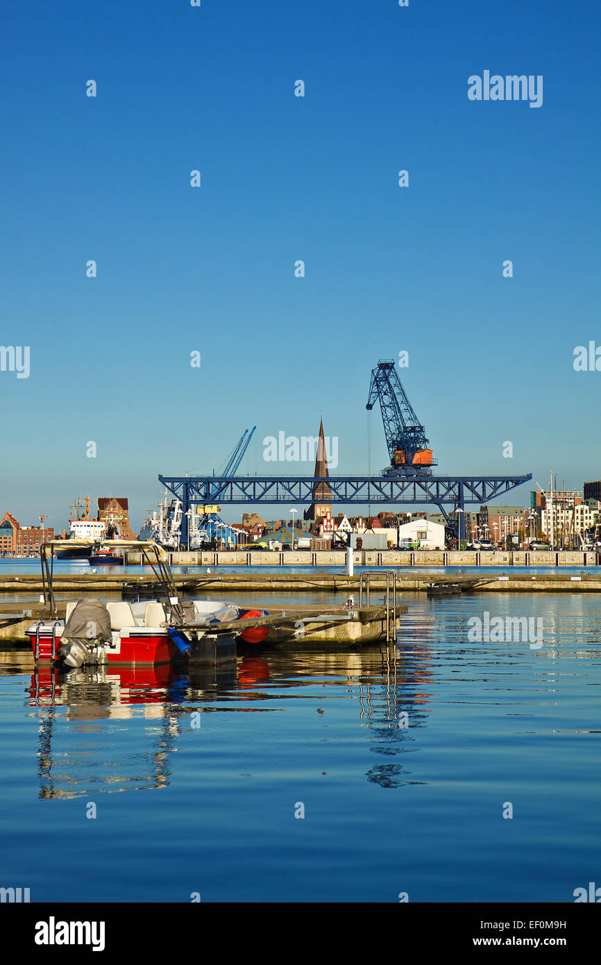 Il porto della città di Rostock. Foto Stock