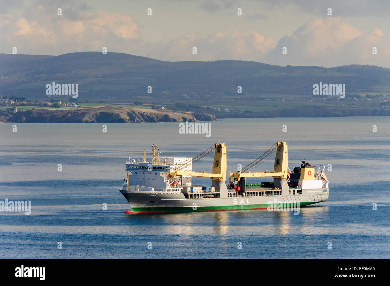 Nave da carico, Cap de la Chevre, Pointe de Saint Hernot, Douarnenez Bay, Finisterre, Bretagna Francia Foto Stock