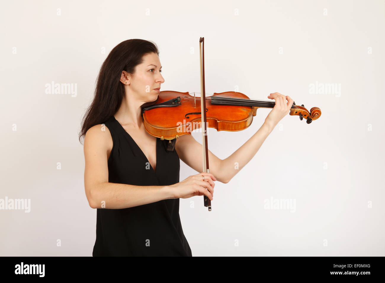 Viola player, giocando il suo strumento musicale Foto Stock