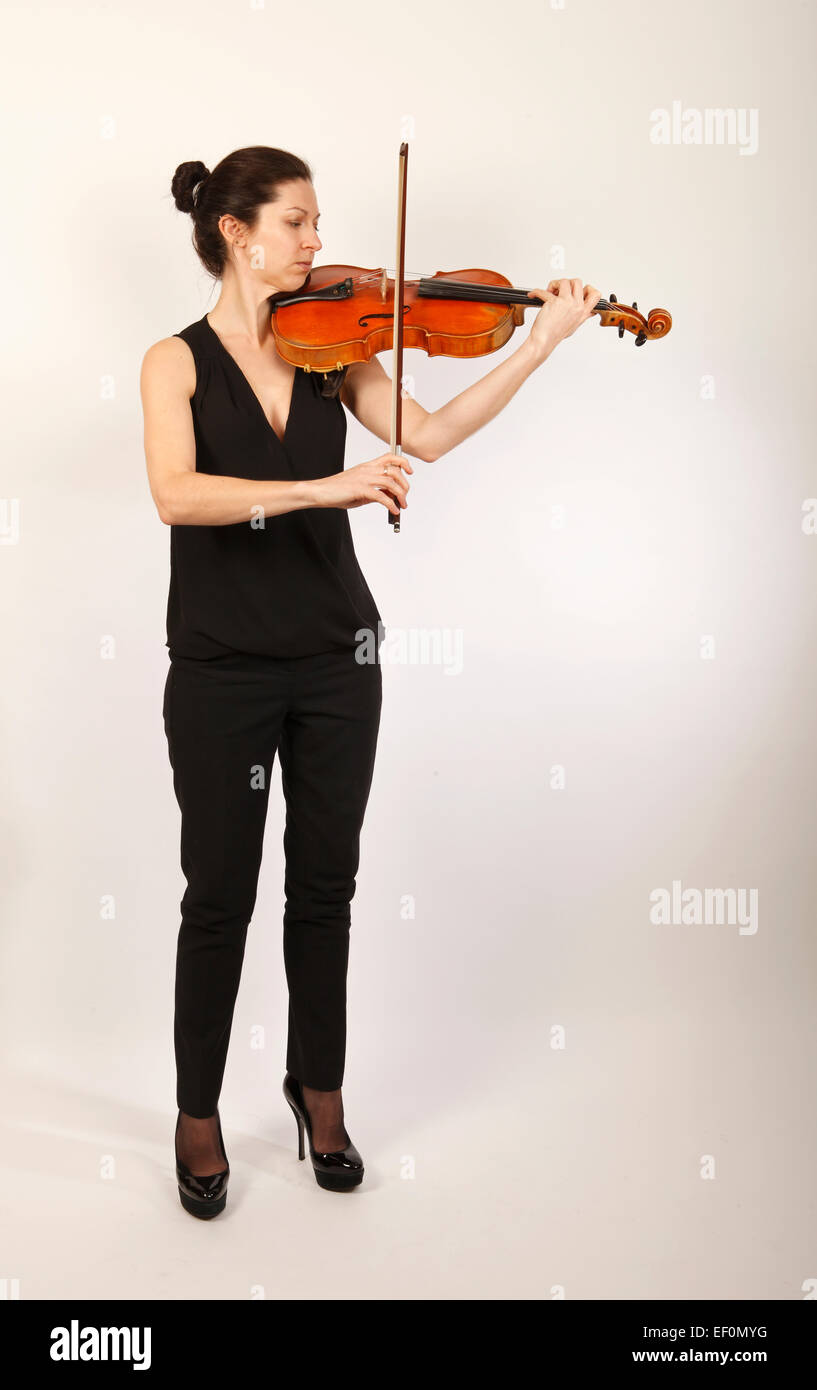 Viola player, giocando il suo strumento musicale Foto Stock