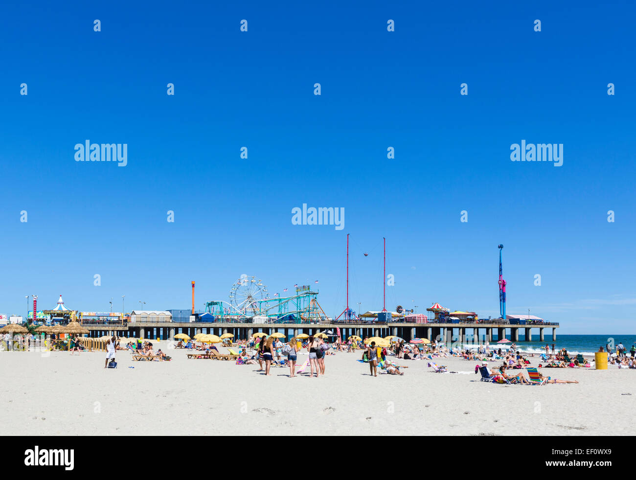 La spiaggia e il molo di acciaio, Atlantic City, New Jersey, STATI UNITI D'AMERICA Foto Stock