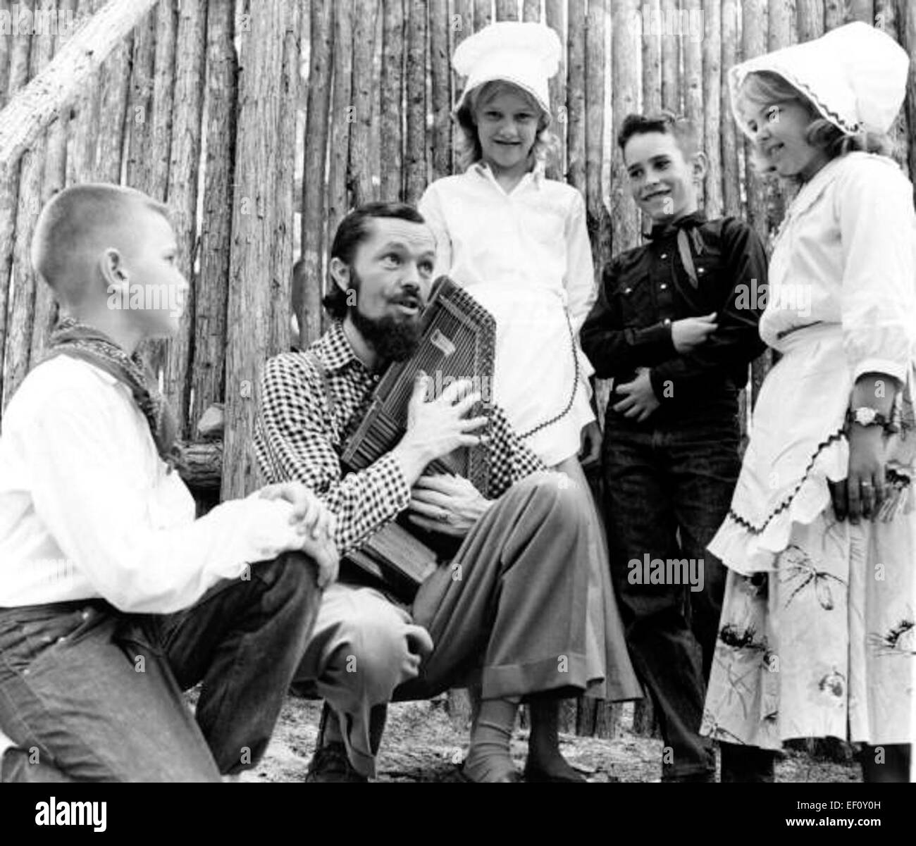 Minstrel Mark Moore si è esibito al Florida Folk Festival di White Springs, mostrando la musica folk tradizionale americana e il patrimonio culturale nella vibrante atmosfera del festival. Foto Stock