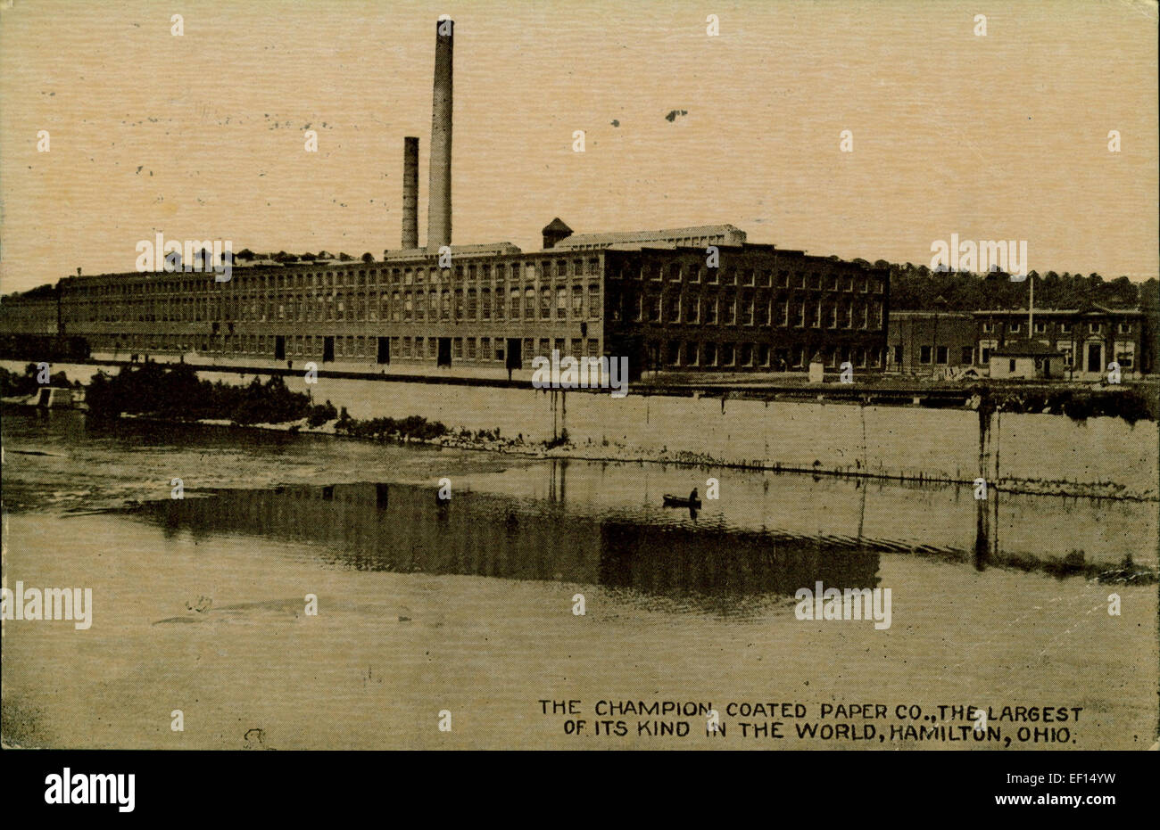 Champion Coated Paper Co. Era un produttore specializzato nella produzione di carta patinata di alta qualità. L'azienda ha svolto un ruolo significativo nell'industria cartaria, fornendo materiali per varie esigenze di stampa e pubblicazione. Foto Stock