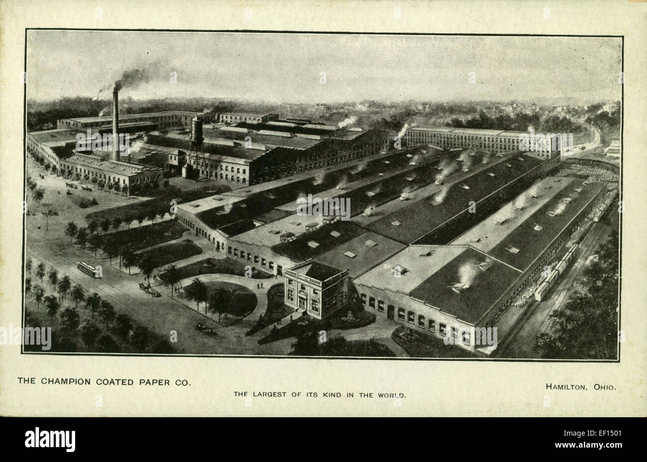 Champion Coated Paper Co di Hamilton, Ohio, è nota per il suo approccio innovativo alla produzione di carta. Questo stabilimento fa parte della tendenza più ampia delle fabbriche digitali, in cui tecnologia avanzata e automazione svolgono un ruolo chiave nel processo di produzione. Foto Stock