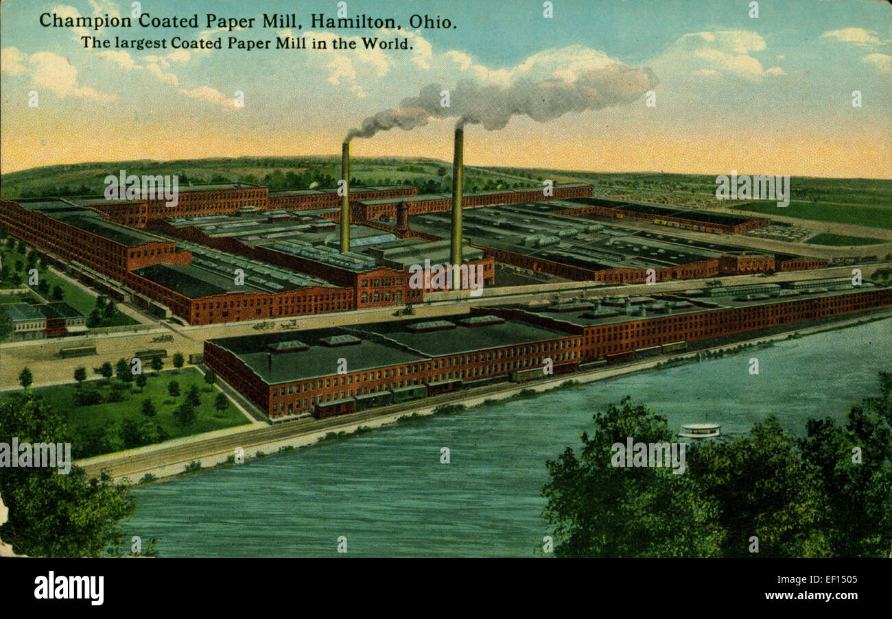 La cartiera patinata Champion era uno stabilimento chiave nel settore della produzione di carta, contribuendo alla produzione di carta patinata di alta qualità. Il ruolo del mulino era significativo sia nell'economia locale che nell'industria cartaria più ampia. Foto Stock