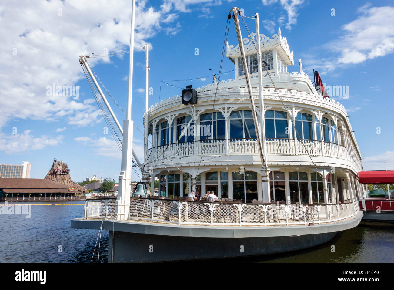 Orlando Florida,Lake Buena Vista,Downtown Disney Springs,shopping shopper shopper negozi mercati di mercato acquisti di vendita, negozi al dettaglio Foto Stock