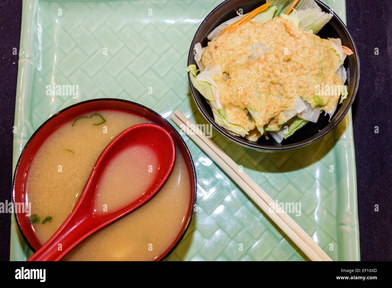 Orlando Florida, International Drive, Oishi Japanese Hibachi & Sushi, ristorante ristoranti, ristoranti, ristoranti, ristoranti, caffè, interno, minestra miso, insalata asiatica Foto Stock