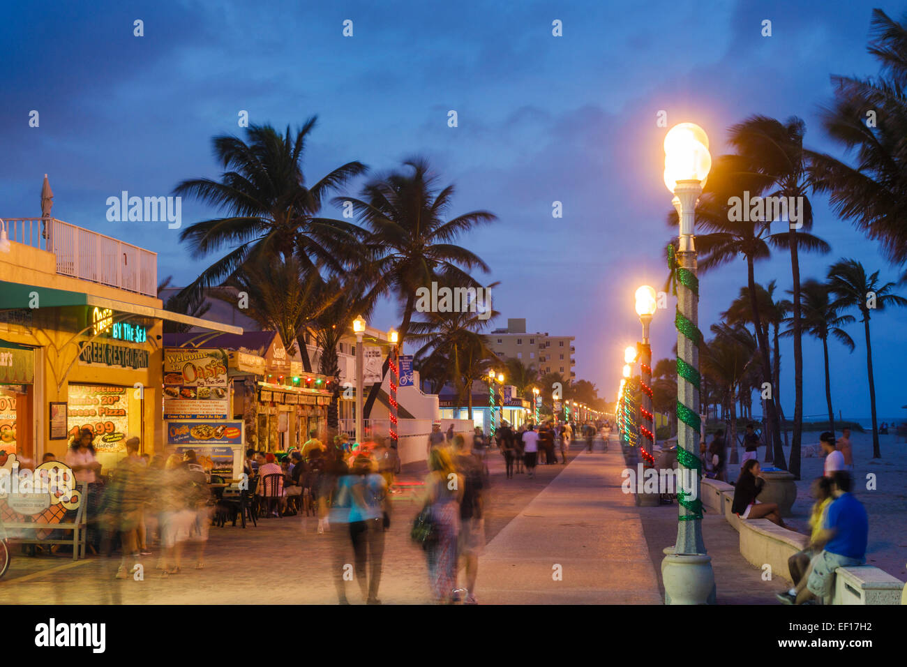 Florida,Hollywood,North Broadwalk,passeggiata sul lungomare,strada pedonale,camminata,Atlantic Ocean Beach,aziende,ristoranti ristoranti ristorazione caffè, al fr Foto Stock