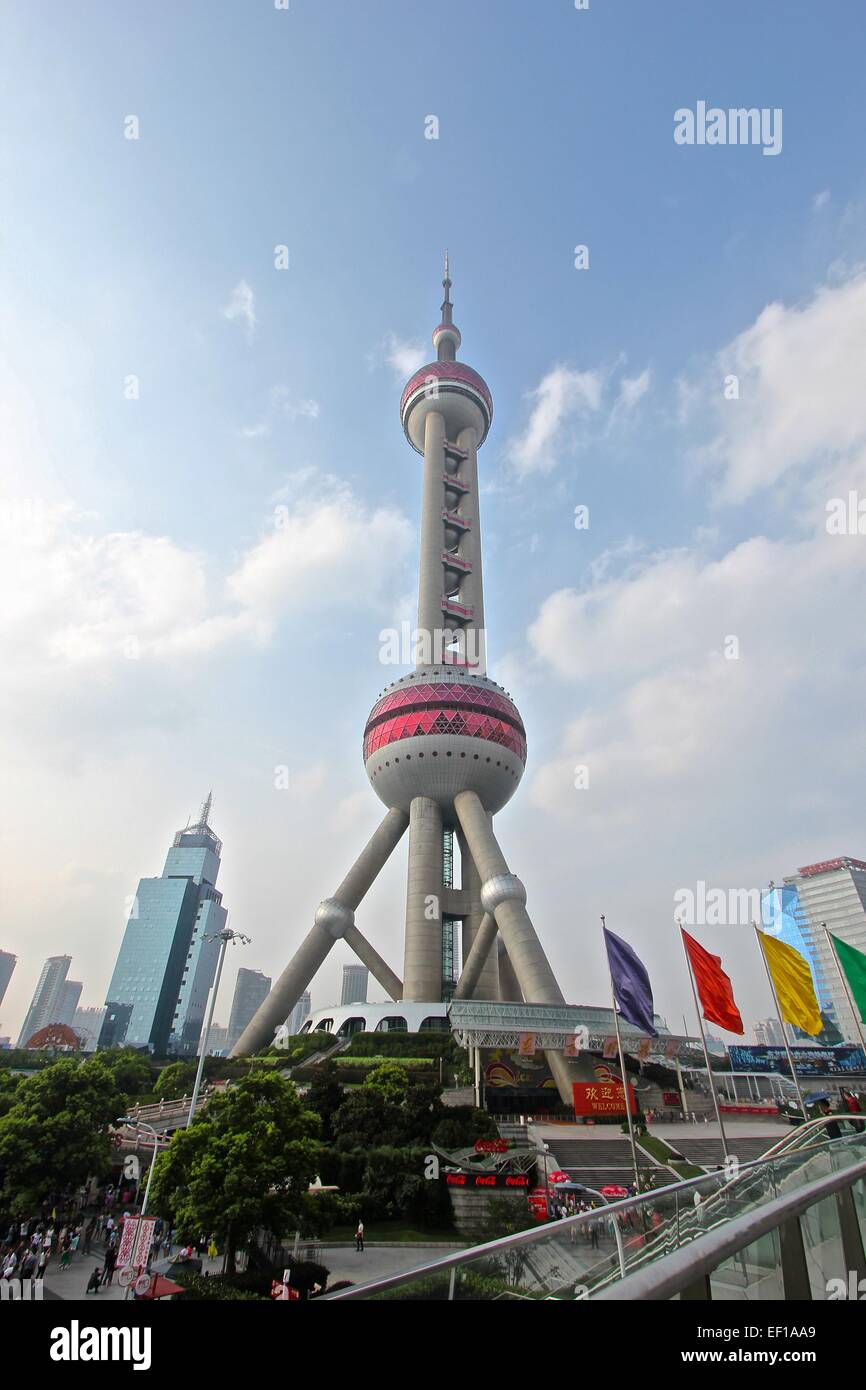 Pearl Tower a Pudong, il Quartiere Finanziario, Shanghai in Cina Foto Stock