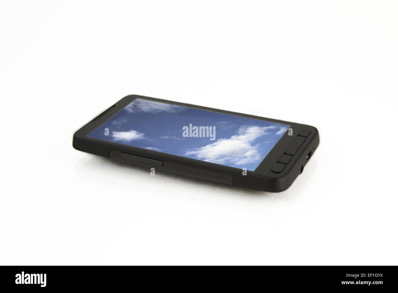 Advanced smart phone su sfondo bianco. Nuvole sullo schermo. Foto Stock
