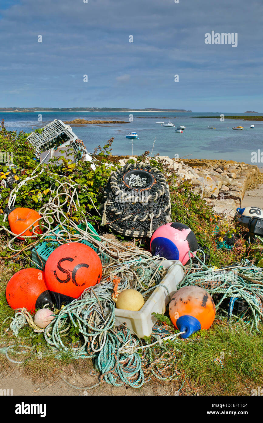 St Mary's; attrezzature da pesca; guardando verso St Martin's; Isole Scilly; Regno Unito Foto Stock