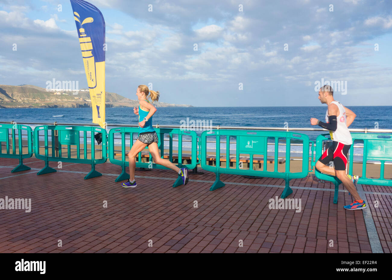 Paula Radcliffe competere nel 10km di gara al 2015 Gran Canaria Maratona in Las Palmas di Gran Canaria Isole Canarie Foto Stock