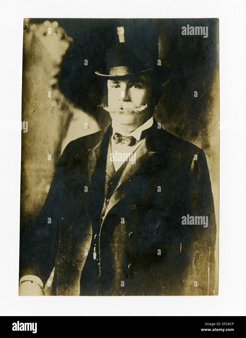 Enrique C. Creel è una figura di spicco nota per aver introdotto due presidenti in un evento diplomatico chiave. Il suo ruolo sottolinea l'importanza della diplomazia nelle relazioni internazionali. Foto Stock