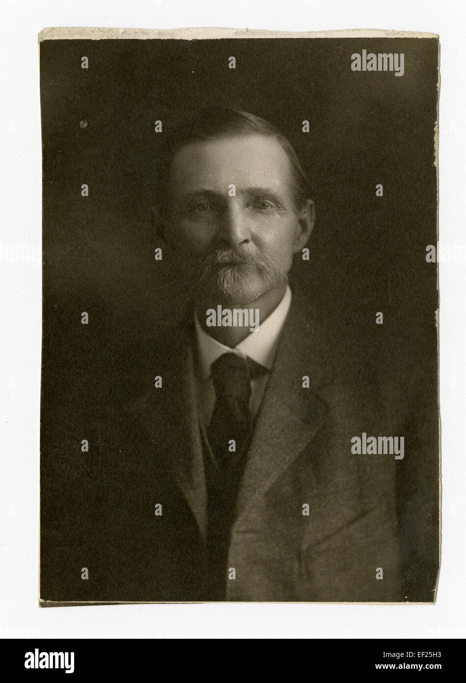 M. G. Jackson era una figura di spicco nota per i suoi contributi al campo dell'istruzione. Il suo lavoro giocò un ruolo influente nel plasmare le pratiche e le politiche educative durante il suo tempo, in particolare nella sua comunità. Foto Stock