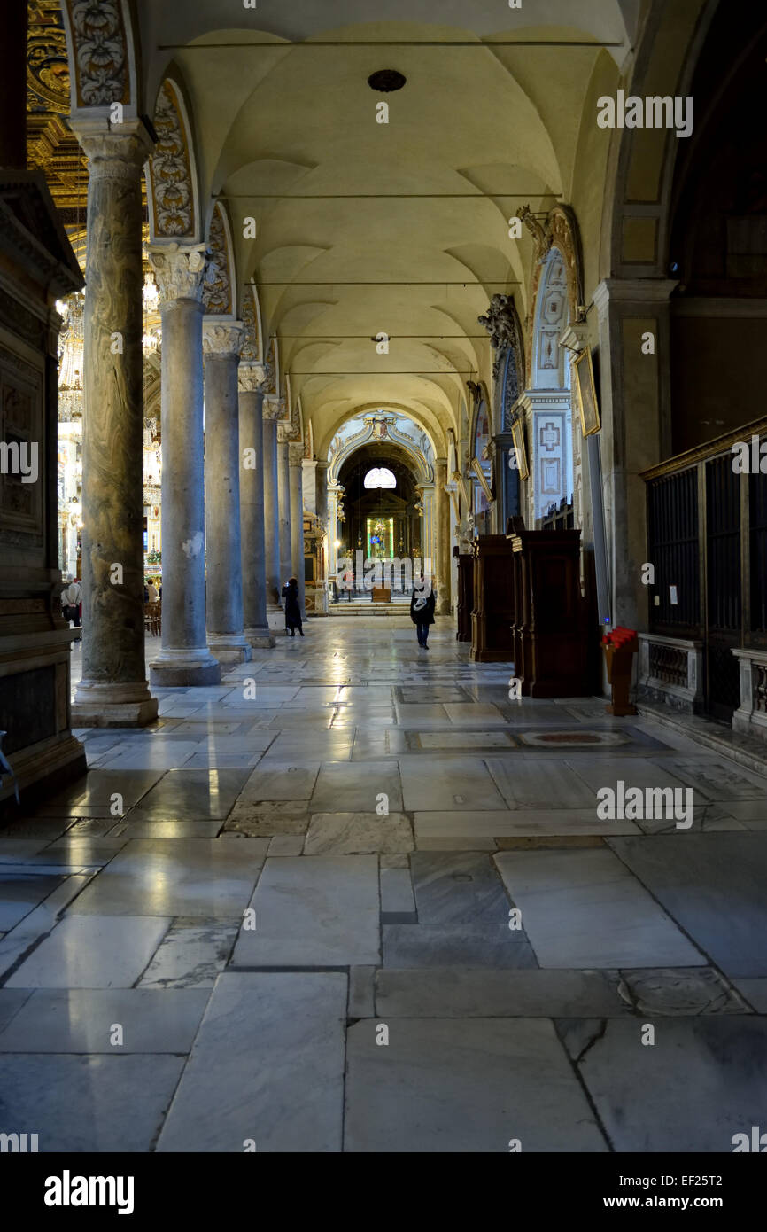 Interno della chiesa di Roma, Italia Foto Stock