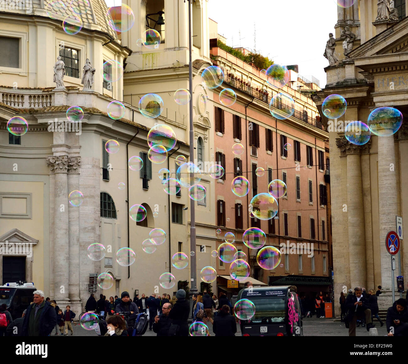 Bubble street performer, Piazza del Popolo, Roma, Italia Foto Stock