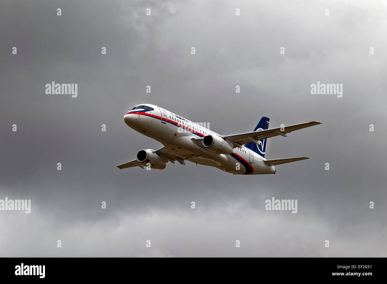 Un Sukhoi Superjet 100, RA-97005, dal Sukhoi Company, Komsomolsk-su-Amur, Russia, al RIAT, RAF Fairford, UK, 2010. Foto Stock