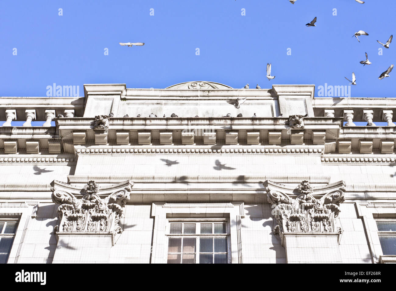 Architettura classica visto sulla parte di un edificio a Manchester, Regno Unito Foto Stock