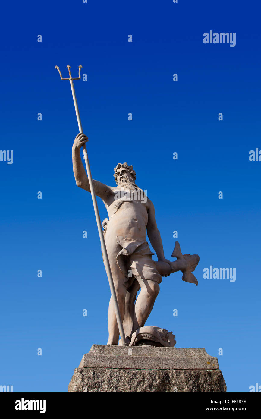 Statua di Nettuno, Bristol centro città, Regno Unito. Sunny blue sky Foto Stock