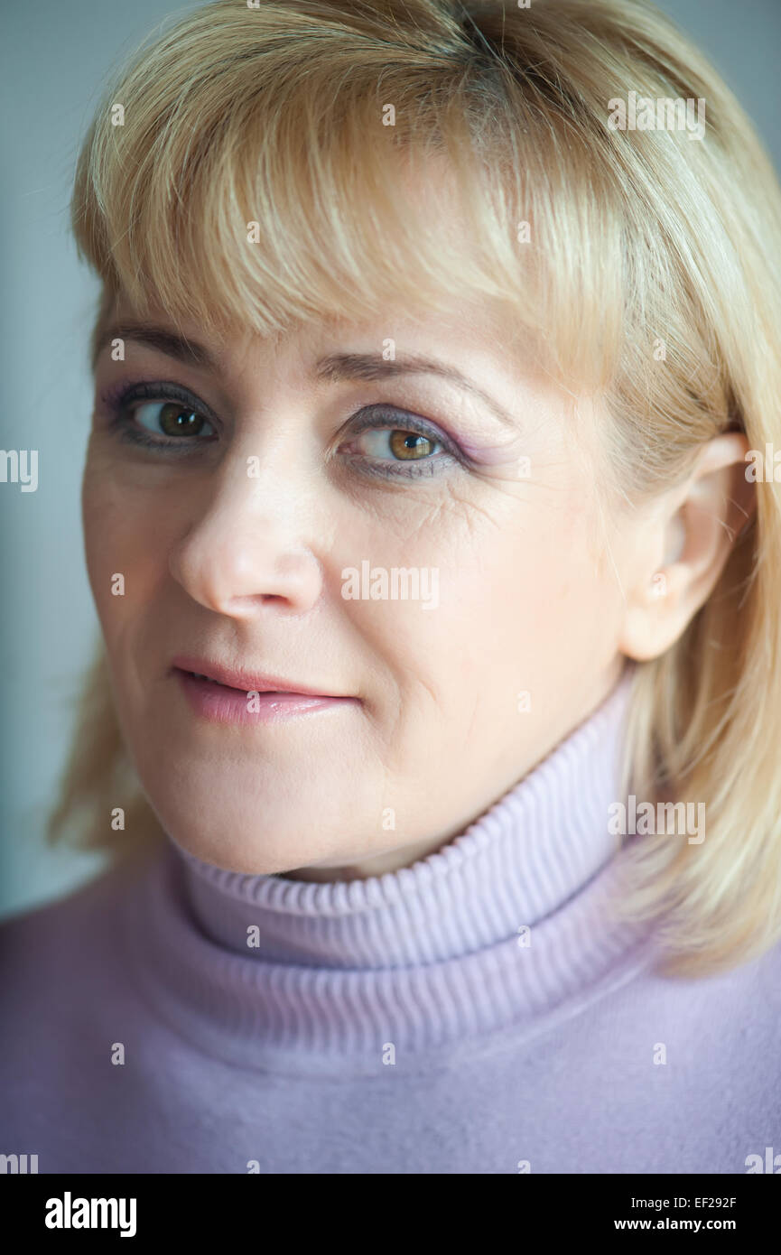 Ritratto di una bella bionda Foto Stock