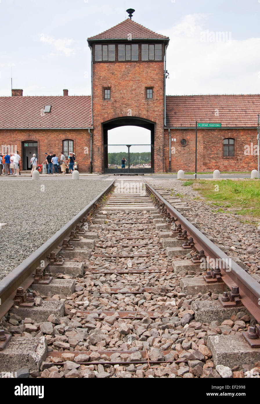 Porta alla concentrazione di Birkenau camp ad Auschwitz-Birkenau Memorial Museo di Stato. Foto Stock