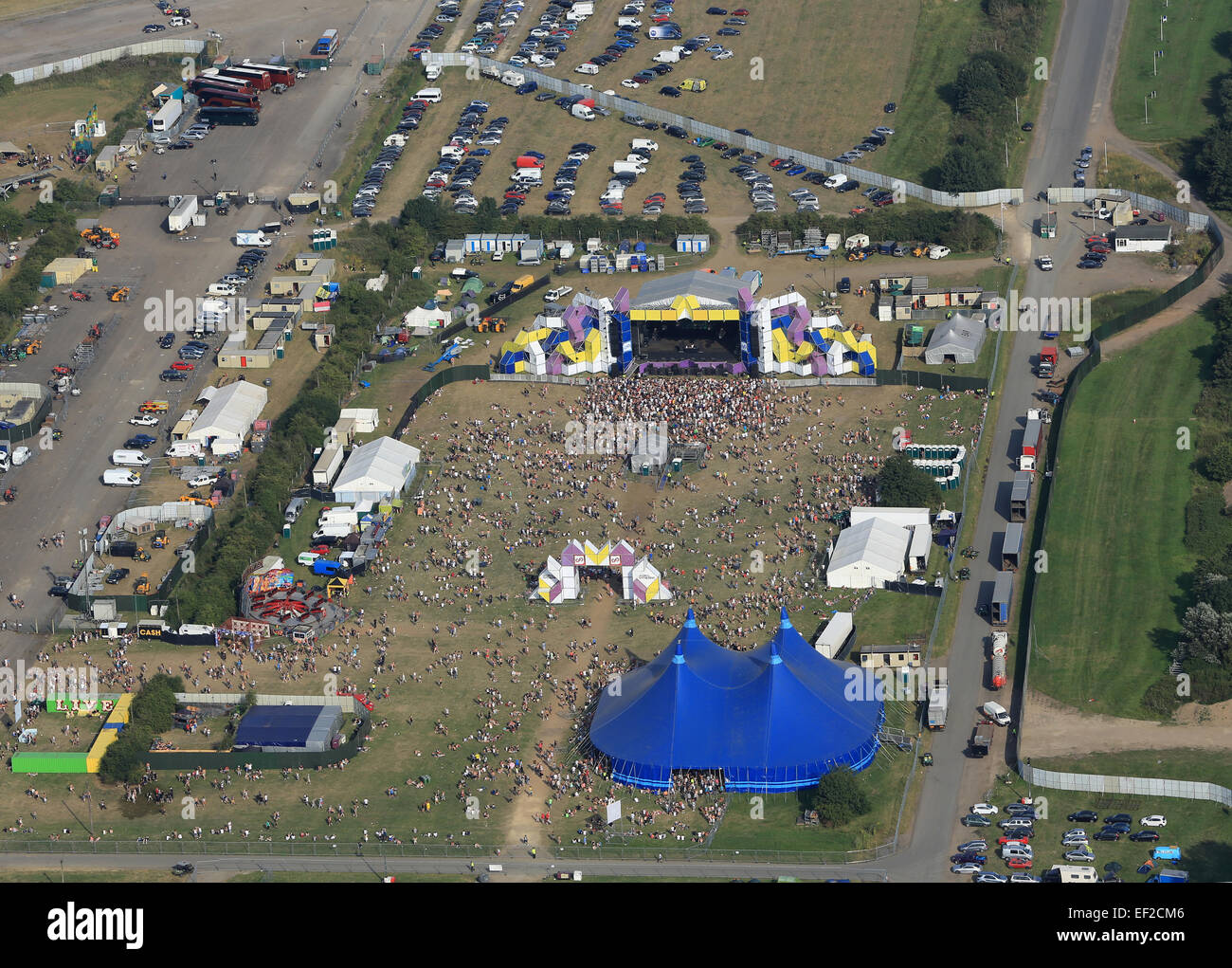 Una veduta aerea del palco principale al Global Gthering a lunga Marston Foto Stock