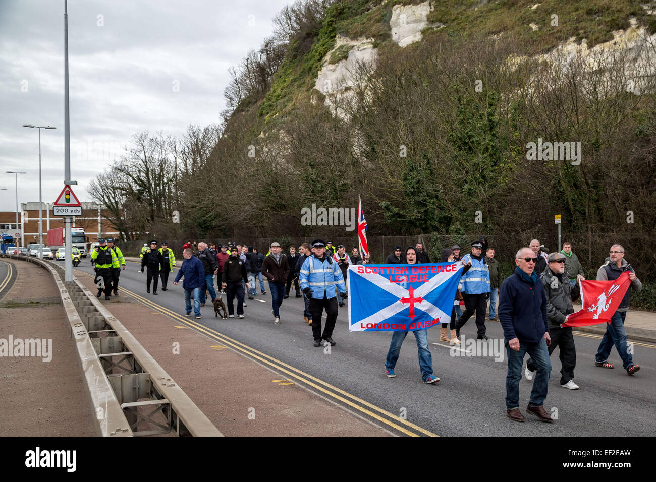 Kent, Regno Unito. 25 gennaio, 2015. Far-Right protesta contro gli immigrati clandestini a Dover Credito: Guy Corbishley/Alamy Live News Foto Stock