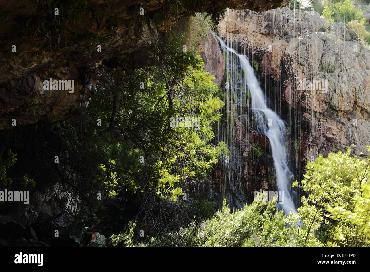 Tulbagh cascata visto da una sporgenza di roccia Foto Stock
