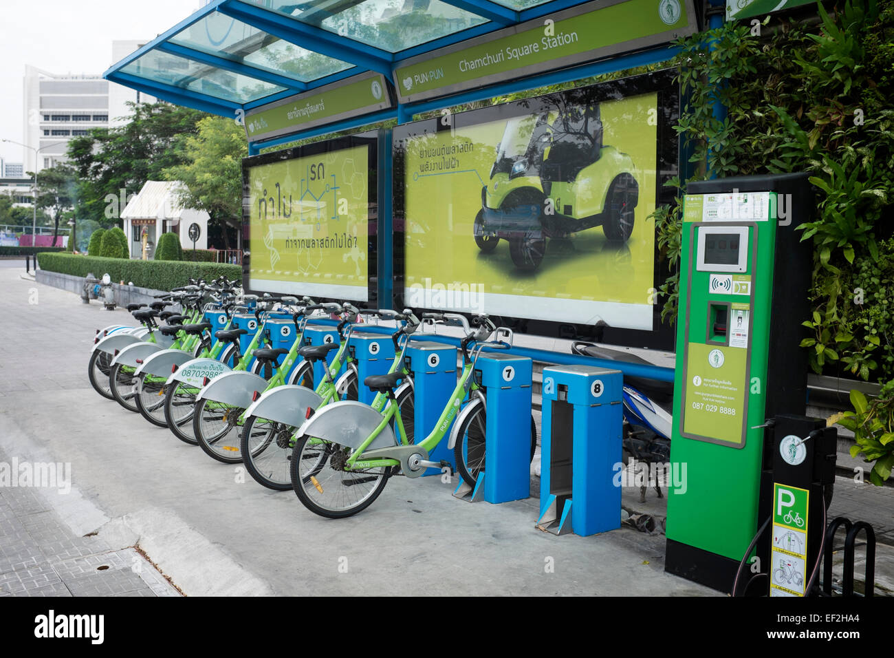 Noleggio Biciclette stazione vicino Piazza Chamchuri e Sam Yan MRT Rama IV Road di Bangkok Foto Stock