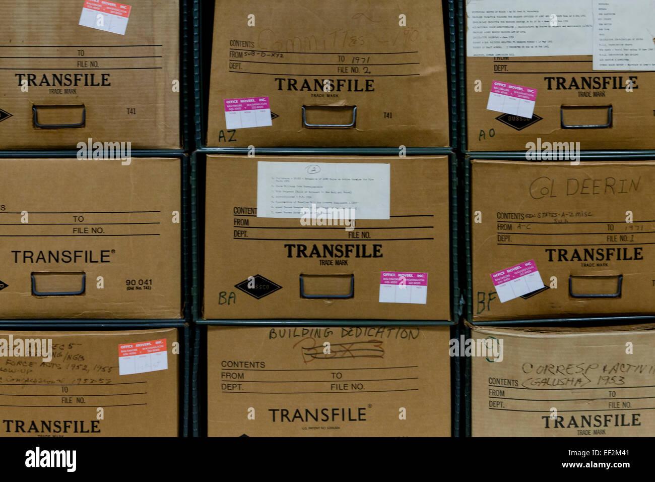 Storage di file di scatole impilate in file office camera - USA Foto Stock