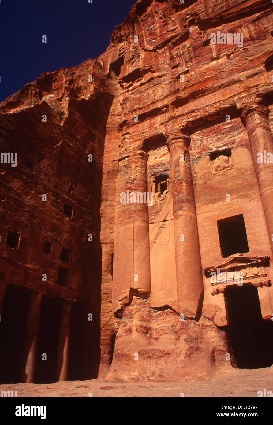 Vista esterna dell'Urna tomba in Petra, Giordania Foto Stock