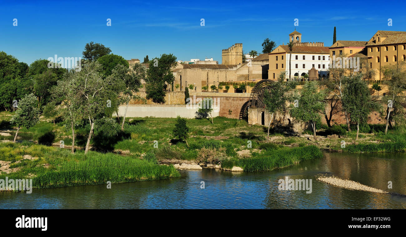 Vecchio acqua mil Albolafia sul fiume Guadalquivir, Cordoba, Spagna Foto Stock