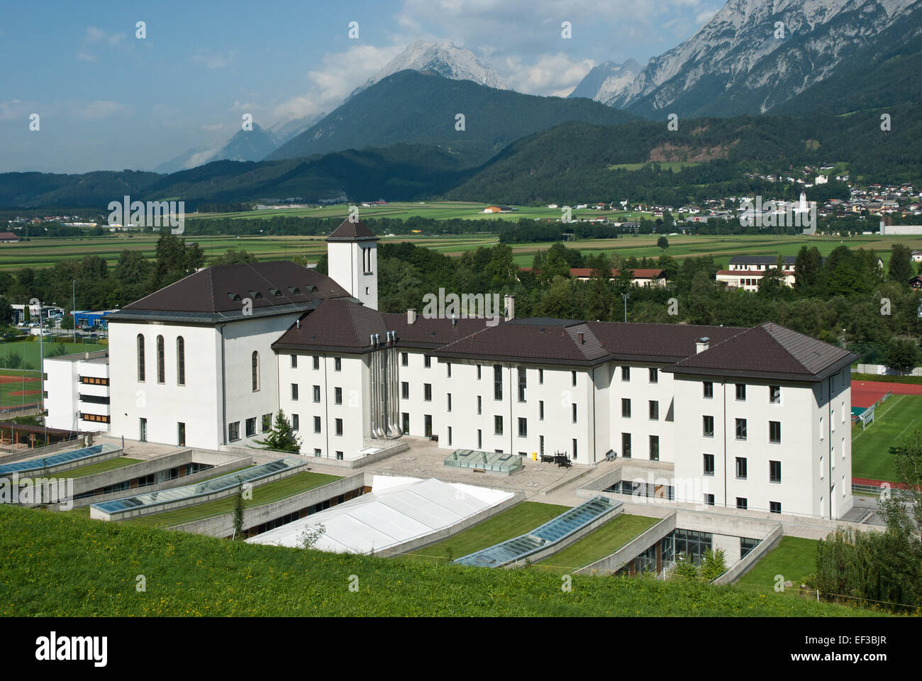 Paulinum Schwaz, un antico sito storico, è noto per il suo ruolo significativo nello sviluppo della regione. Riflette la storia culturale e architettonica della zona. Foto Stock