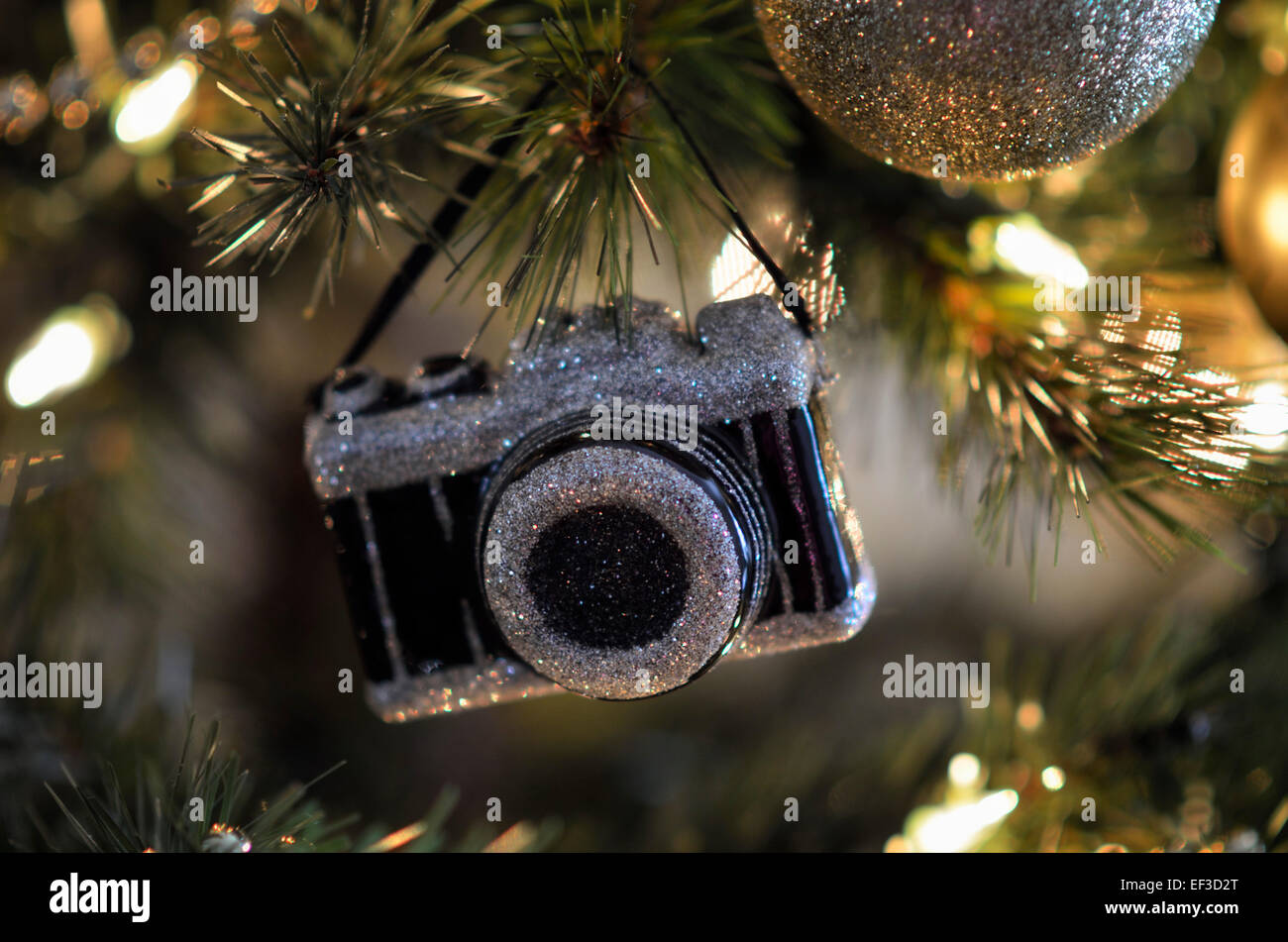 Ornamento fotocamera appesa su albero di Natale Foto Stock