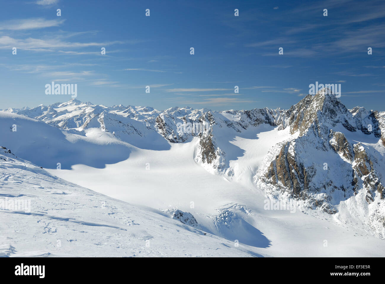 Sulztalferner e Wilde Leck sono ghiacciai situati nelle Alpi austriache. Questi ghiacciai fanno parte della regione tirolese e sono noti per la loro bellezza paesaggistica e il ruolo che rivestono nell'ecologia alpina. Foto Stock